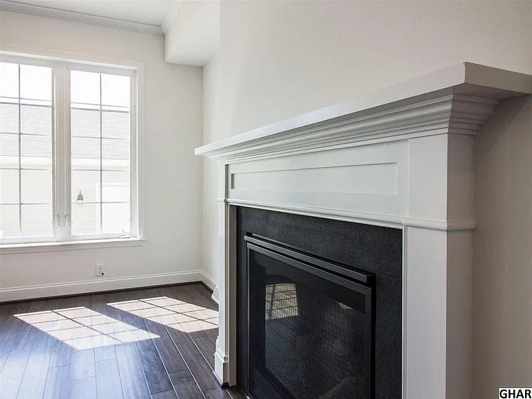405 Old Farm Ln — Photo 2