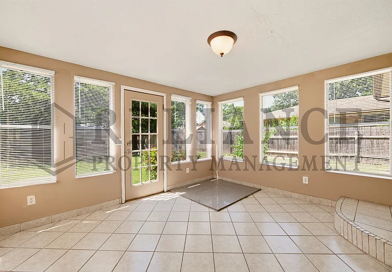 2103 W Columbine Ln — Photo 37