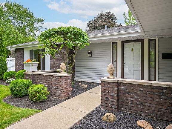 4th image of 23W303 Cambridge Ct