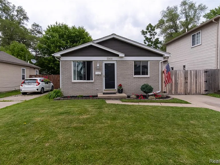 23400 Reynolds Ave — Photo 1