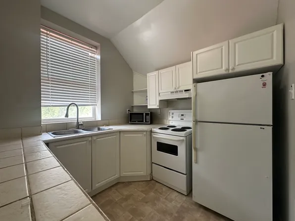 75 Lindsay St N, Kawartha Lakes, ON K9V 1T7