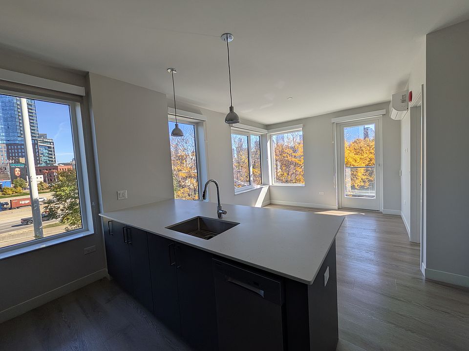 1st image of 1241 W Erie St #213