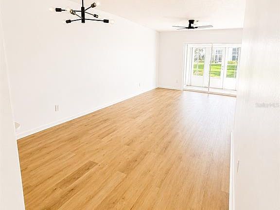 4th image of 1420 OAK HILL DRIVE #102
