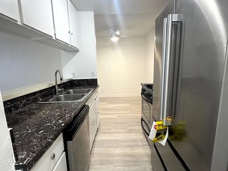 13925 Sherman Way — Photo 15