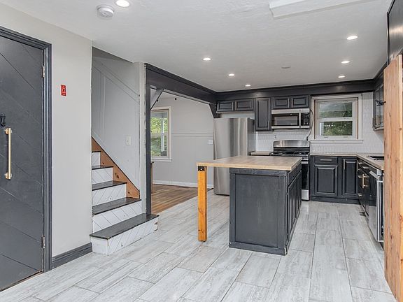 4th image of 835 Erickson Rd