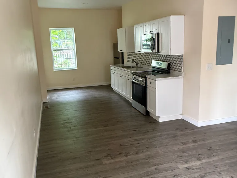 716 E Laurel St #2 — Photo 3