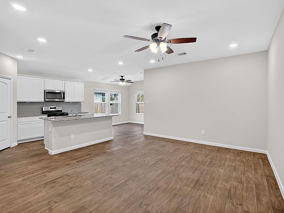 2nd image of 206 Addison Pl