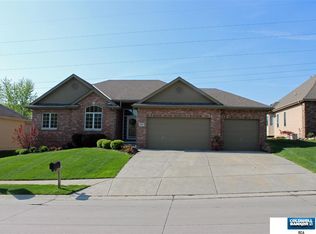 19927 Farnam St, Elkhorn, NE 68022