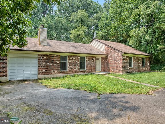 4th image of 2838 Woodlawn Ave