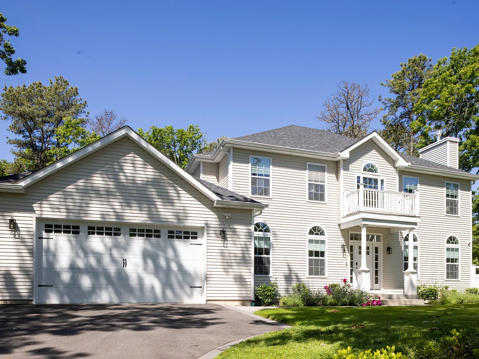 Greenway Court | 5BR Home with Heated Pool | Rove Travel — Photo 3
