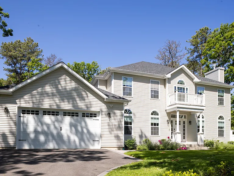 9 Greenway Ct — Photo 3