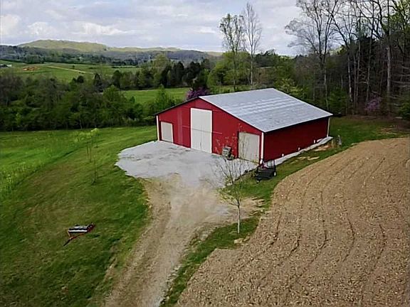 5th image of 233 Cross Creek Ln