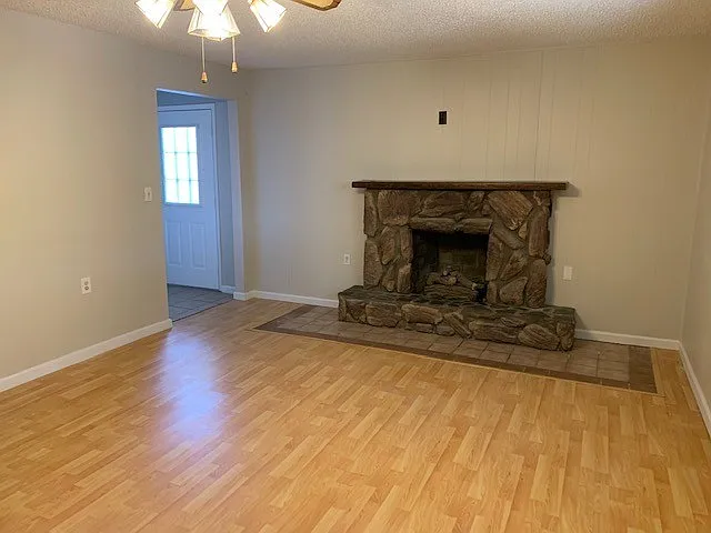 1 bedroom and a den/office 1 bath unit at a unique property in Mesa — Photo 4