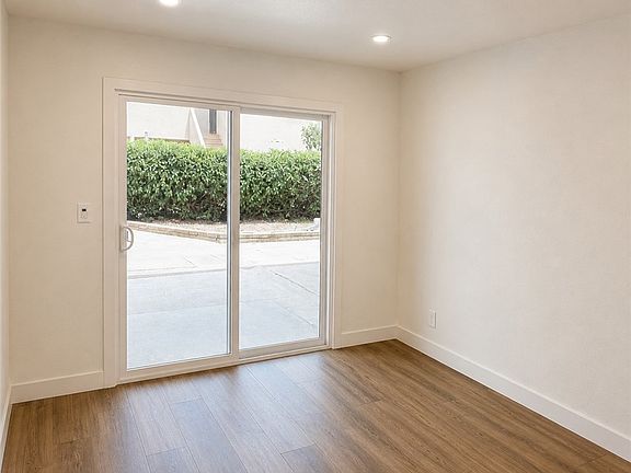 4th image of 1040 El Camino Dr APT B