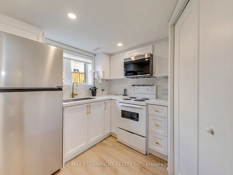 407 Skinner Rd — Photo 32