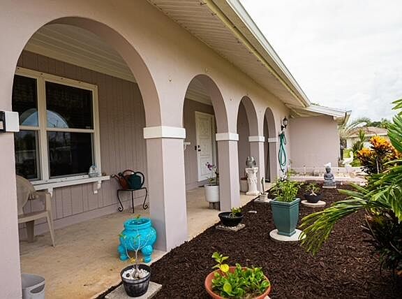 5th image of 814 SE Corto Court
