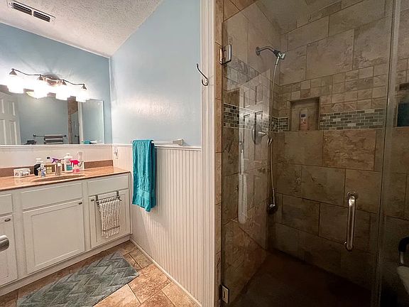 5th image of 1306 Parkwood Dr