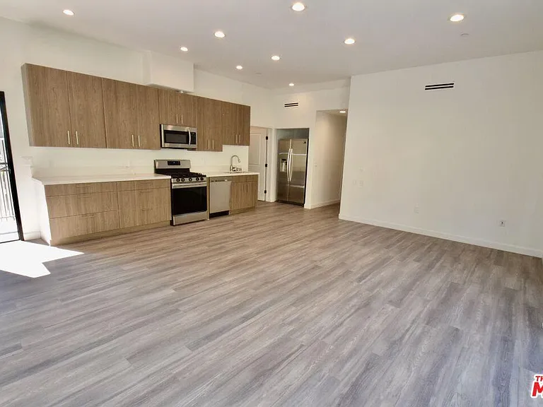 2016 Rodney Dr #103 — Photo 3