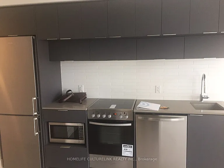 181 Dundas St E #5215 — Photo 5