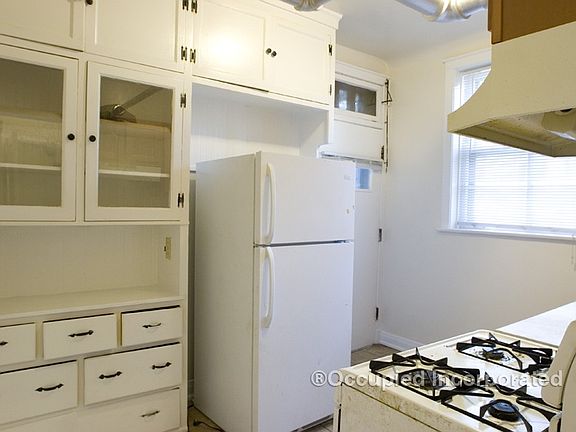 2nd image of 1372 W Greenleaf Ave APT G