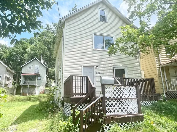 979 Ridgeway Dr, Akron, OH 44311