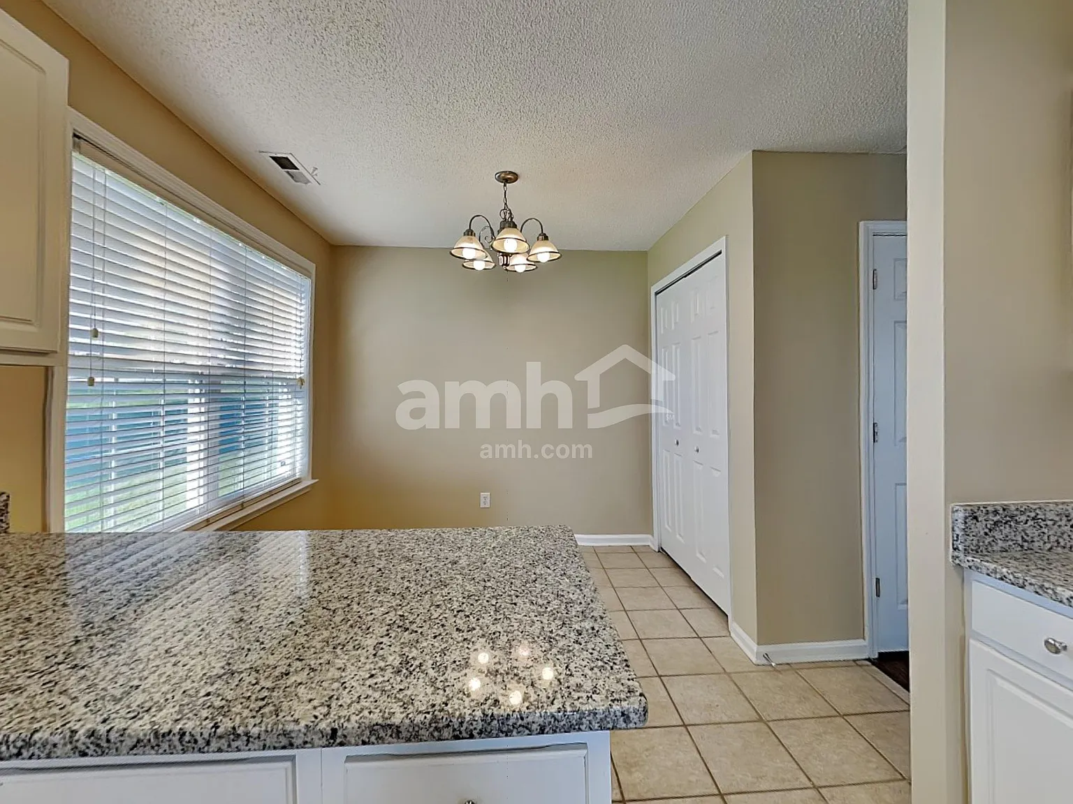 4 bed, 2.0 bath, 1805 sqft, $2,180 — Photo 4