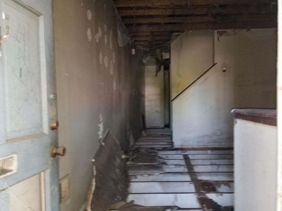 2nd image of 1221 E North Ave