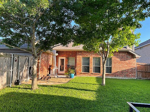 3rd image of 1426 Greenwich Dr