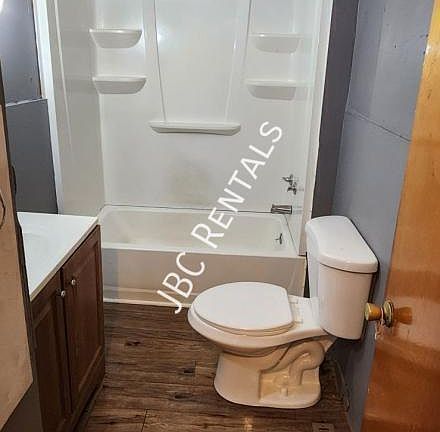 5th image of 205 Bryan St