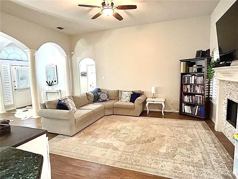 7005 Vineyard Dr — Photo 12