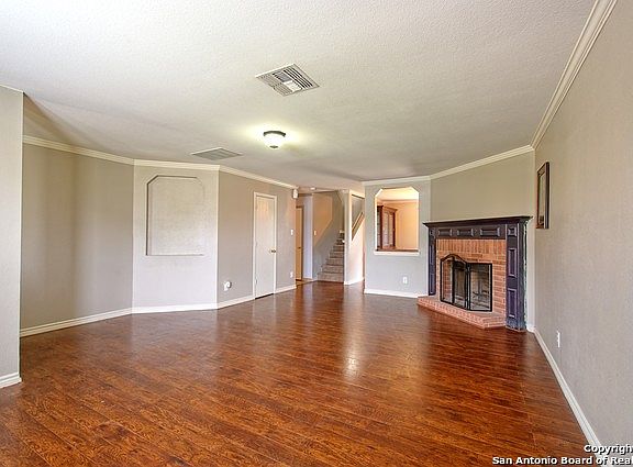 2nd image of 105 Willow Blf