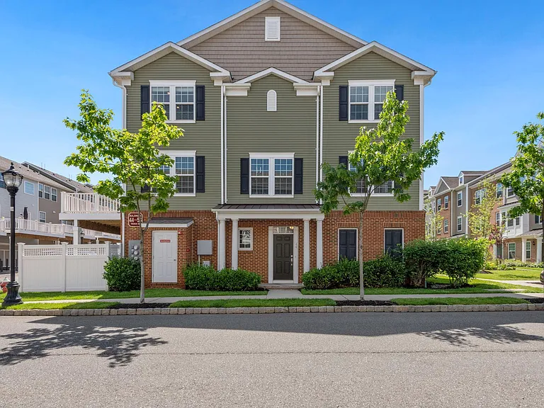 44 Truman Dr — Photo 4