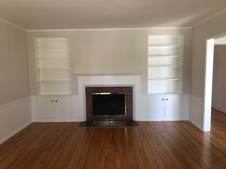 535 S Niagara St — Photo 4