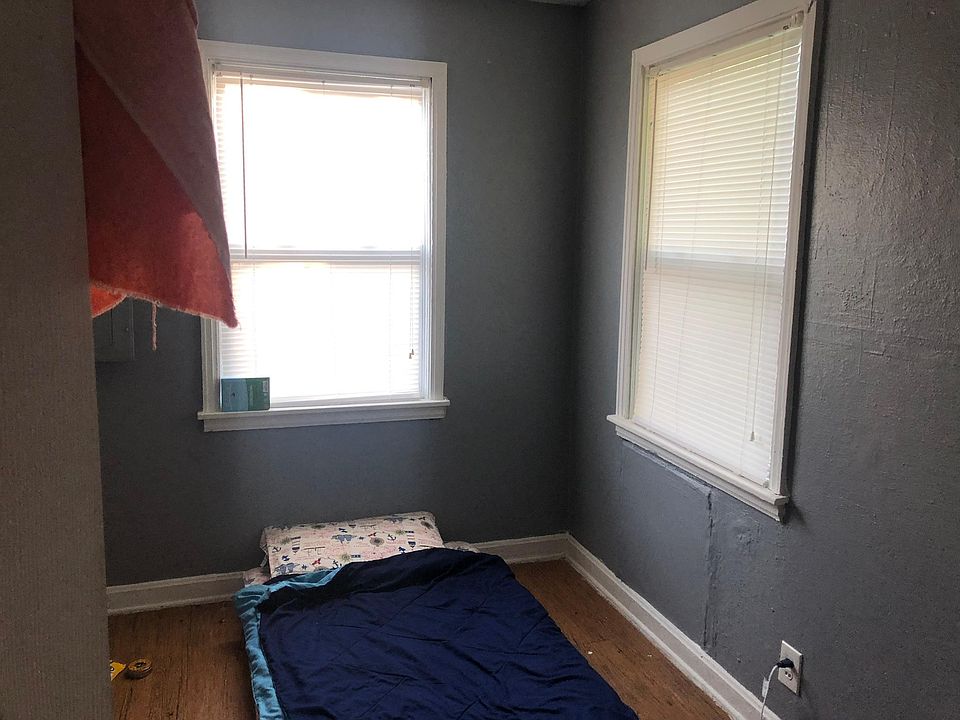 2nd image of 1394 G Ave NE