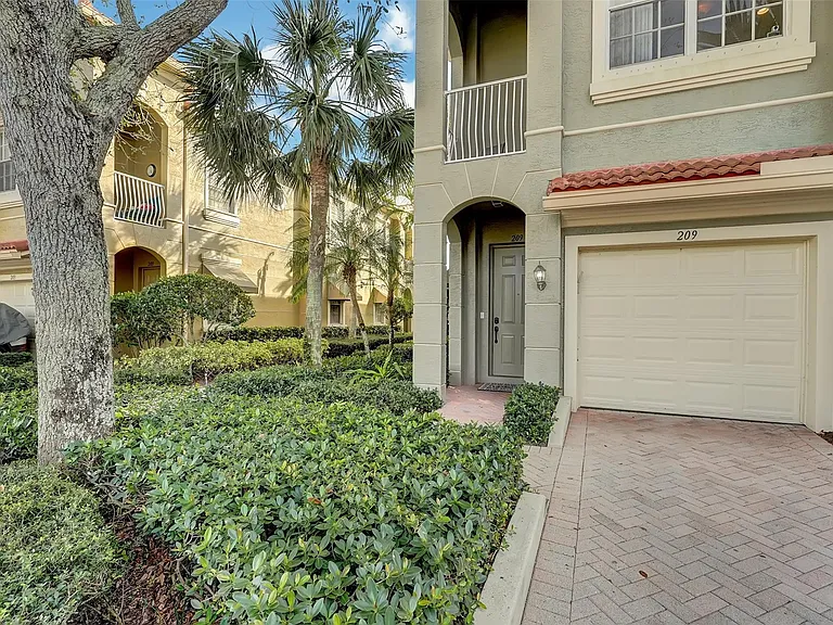 4941 Bonsai Cir #209 — Photo 26
