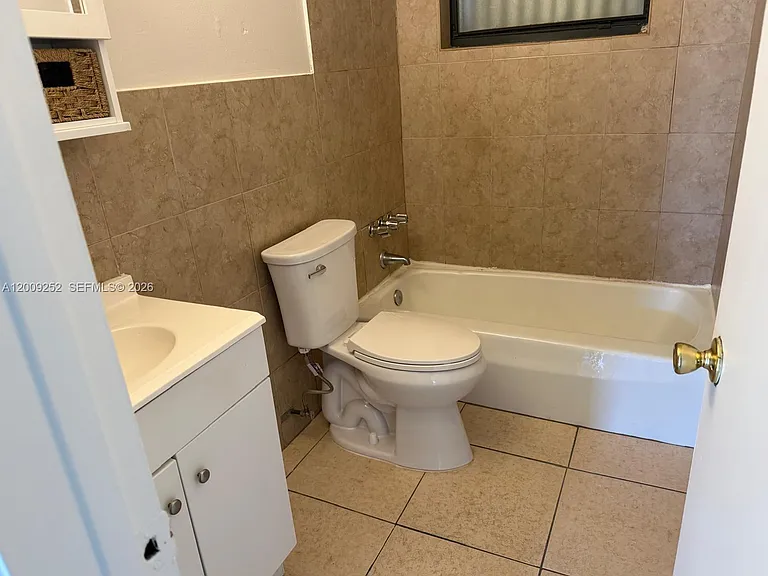 728 SW 7th St #1-2 — Photo 5