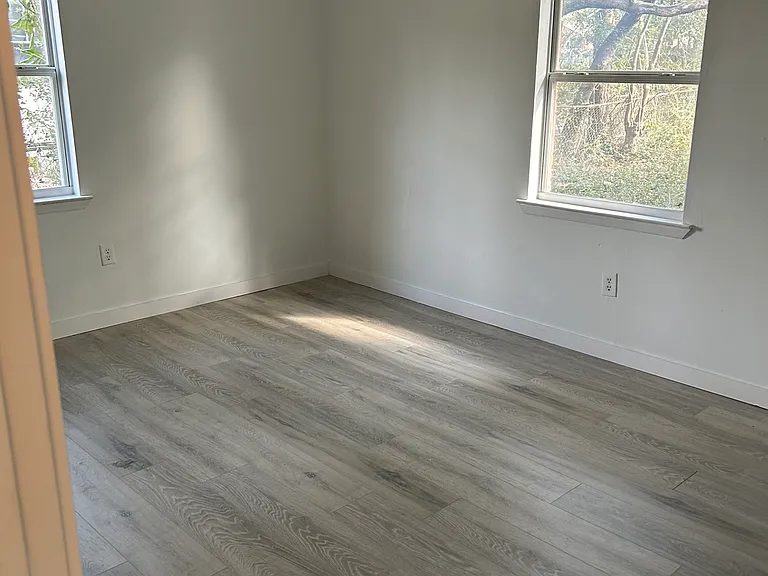 1005 Pinetree Rd — Photo 9