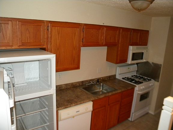 3rd image of 123 Highland Park Ct