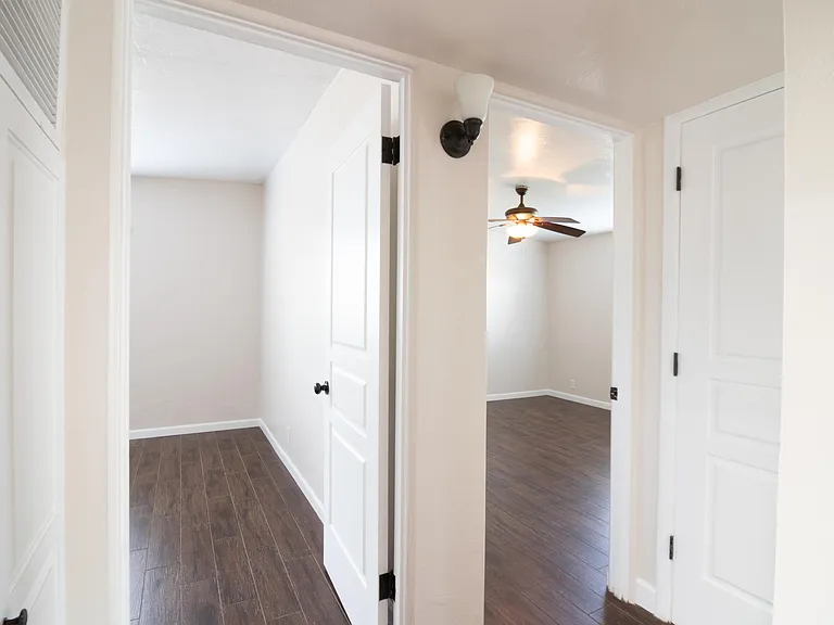 4633 E Devonshire Ave — Photo 27