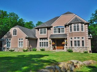 5 Bayer Ln, Boonton, NJ 07005