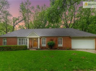 2820 W 82nd St, Leawood, KS 66206