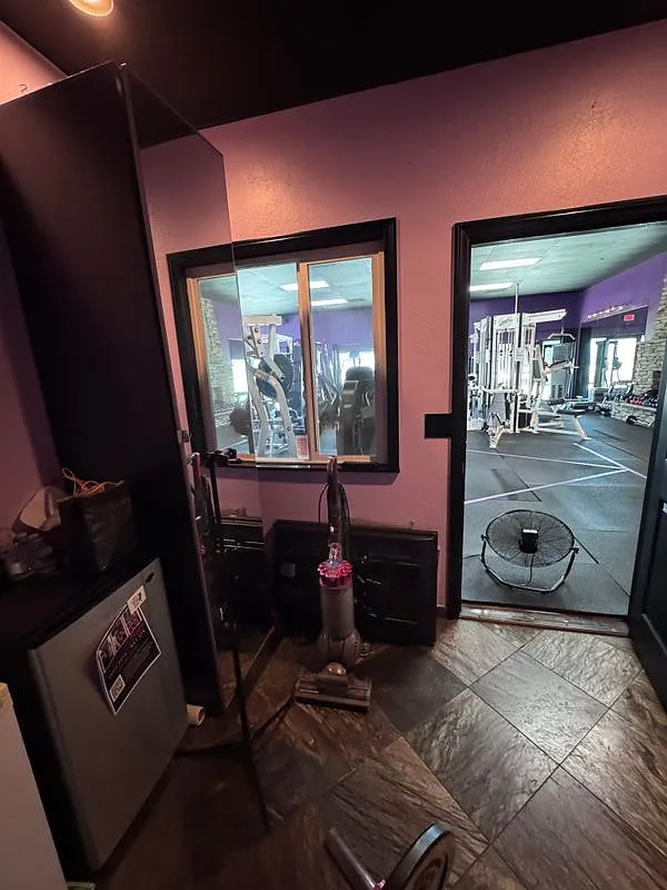 Studio, 1.0 bath, 2500 sqft, $3,500 — Photo 4