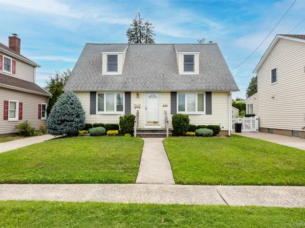 222 Clemens Road, Mineola, NY 11501