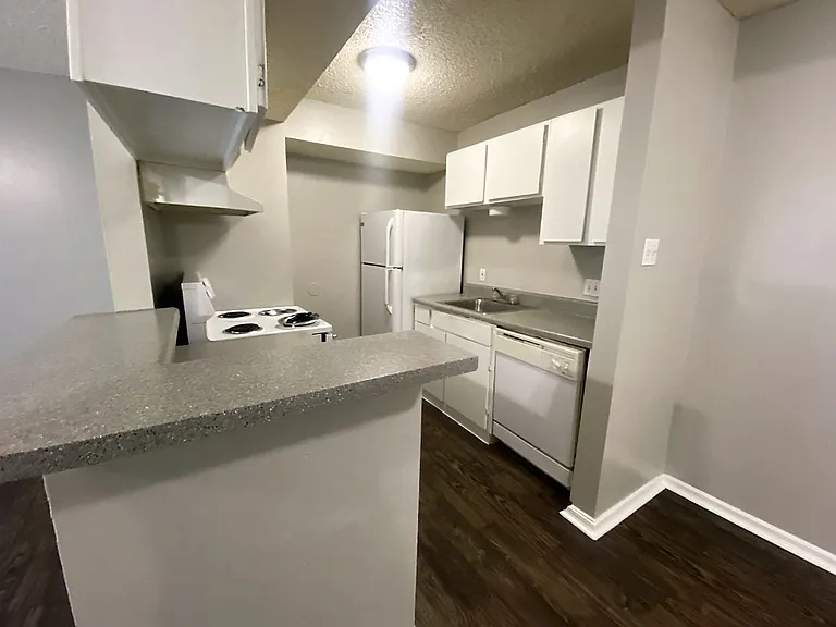 Edinburg Place Apartments — Photo 33