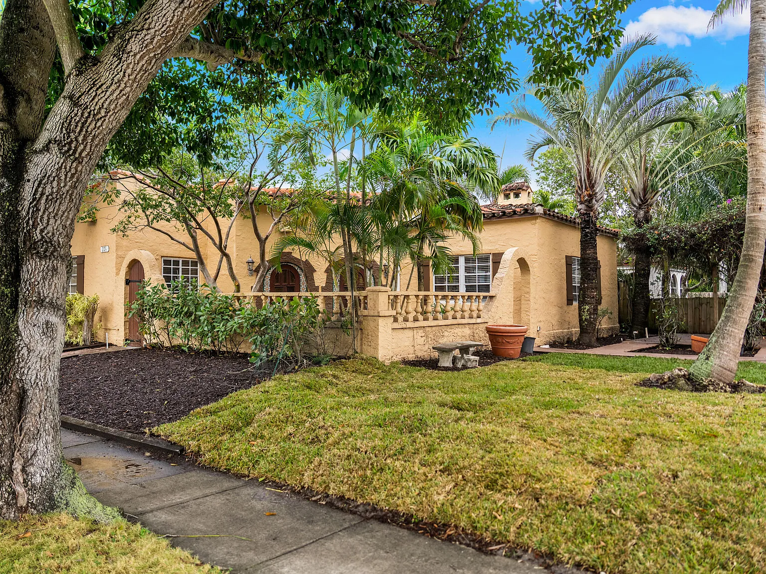 2 bed, 1.5 bath, 1378 sqft, $3,000 — Photo 2