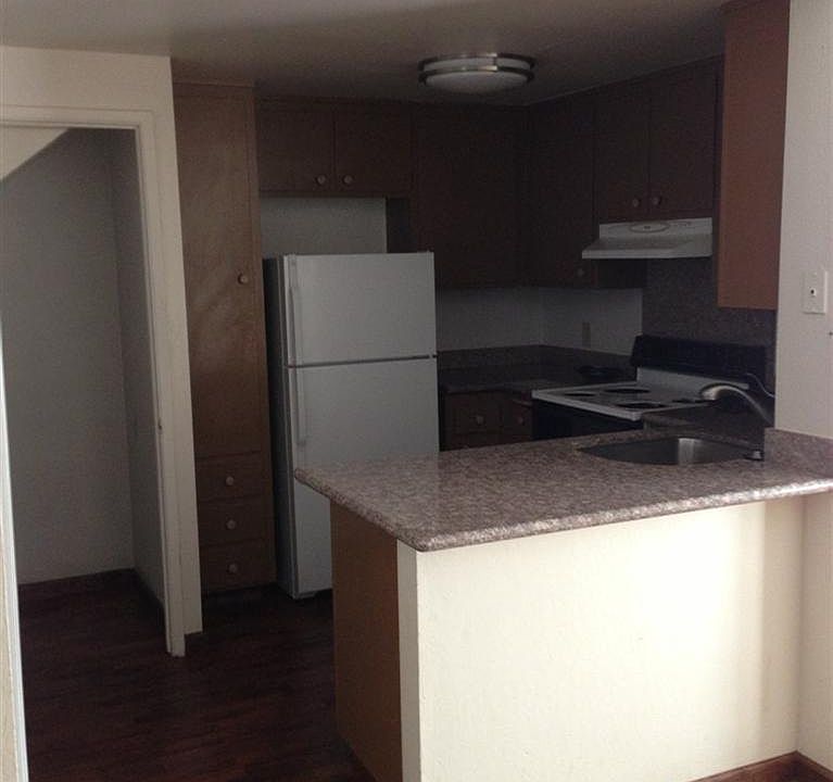 2nd image of 32 El Basset Ct