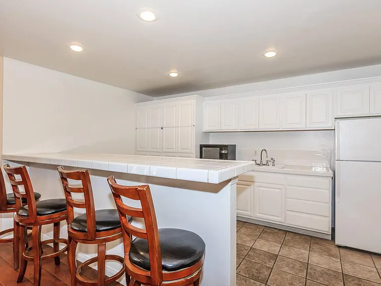 Vista Sun Apartments — Photo 20