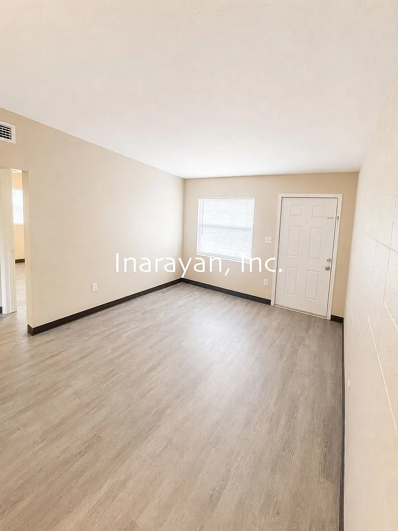 909 Livingston — Photo 2