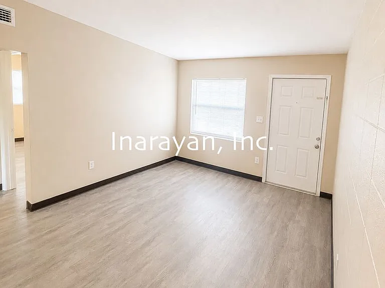 909 W Livingston St — Photo 2