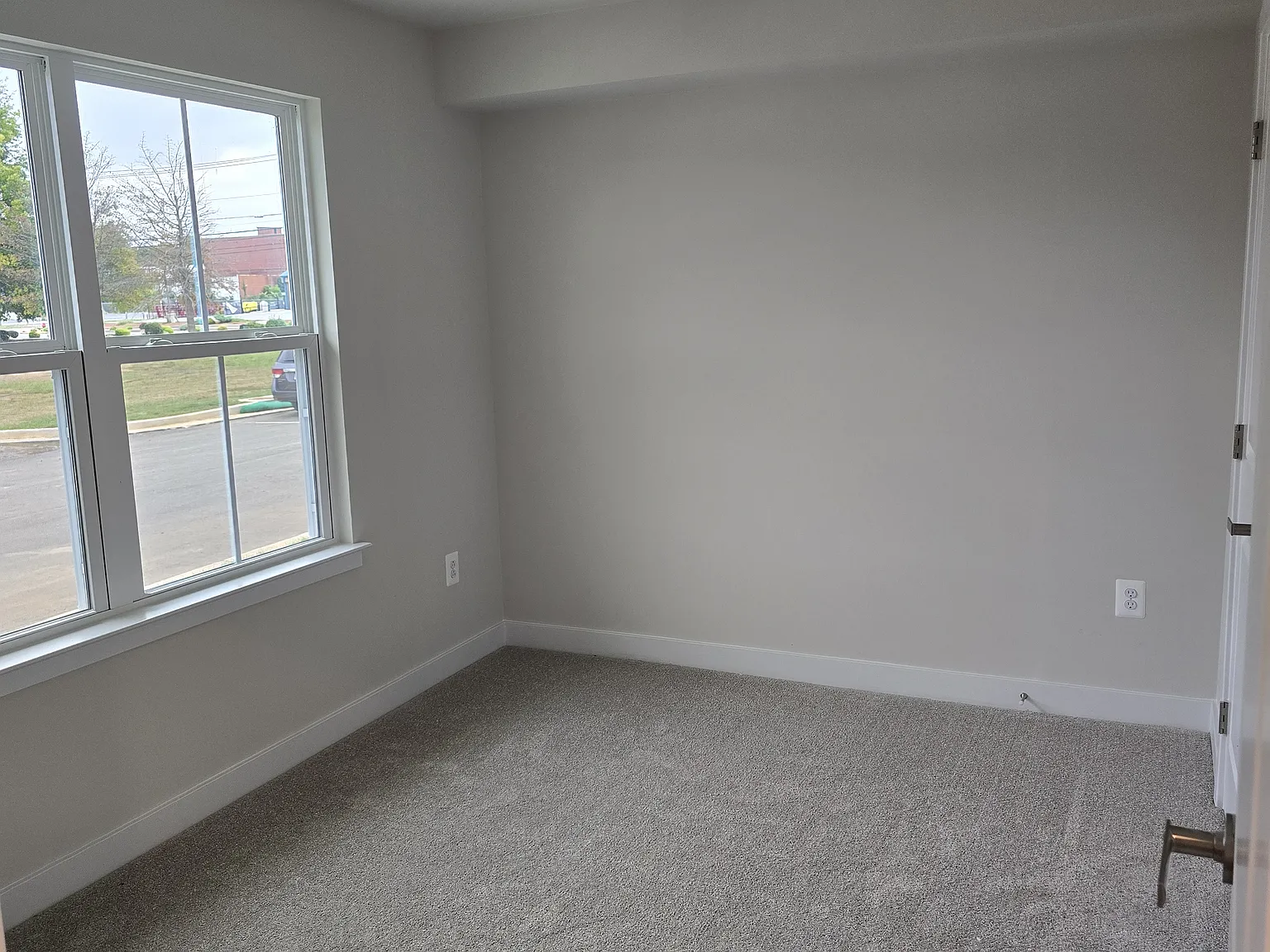 4 bed, 1894 sqft, $2,195 — Photo 3